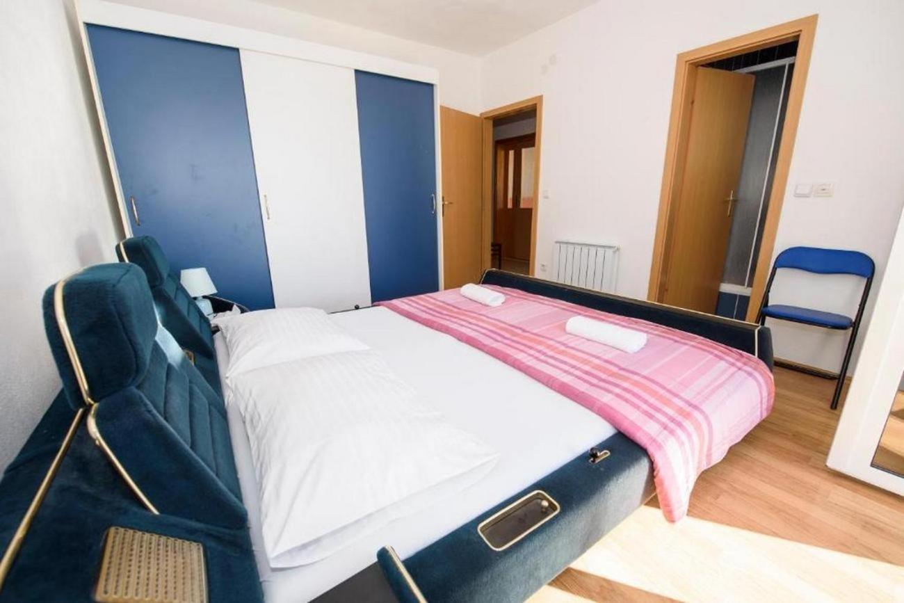 Apartments By The Sea Suhi Potok, Omis - 14555 Jesenice  Room photo